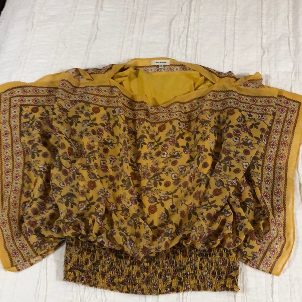 Max Studio Top. Size XL. Butterscotch Floral Color
